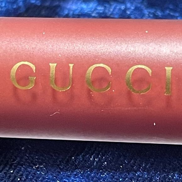 Gucci Rouge Liquid Matt Transfer Proof lipstick shade 203 Mildred Rosewood